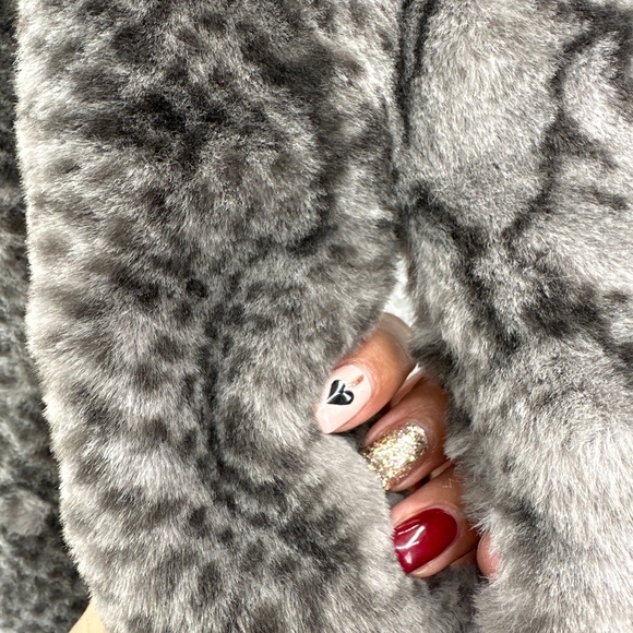 INC International Concepts Women's Pull Through Scarf, Gray Snake, Faux Fur New - Picture 3 of 5